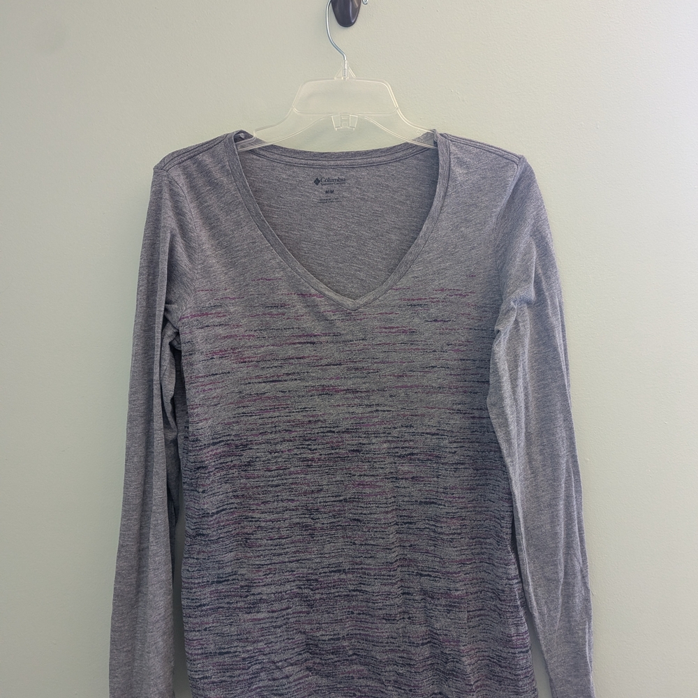 Columbia Heathered Gray Long Sleeve V-Neck Top